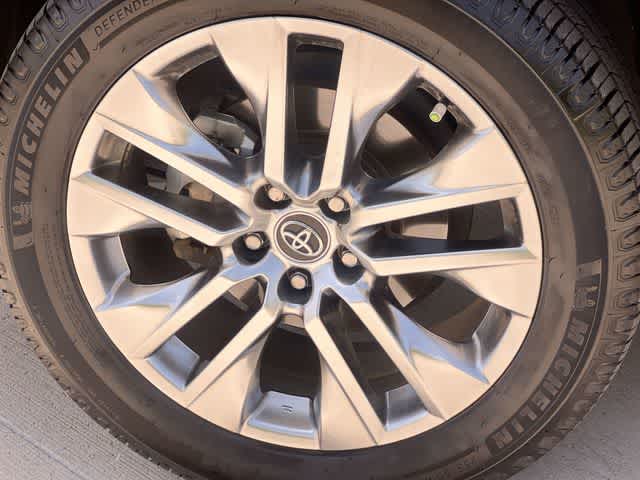 Thumbnail: 2021 Toyota RAV4 - 9