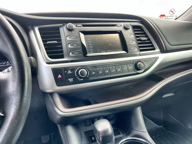 Thumbnail: 2018 Toyota Highlander - 18