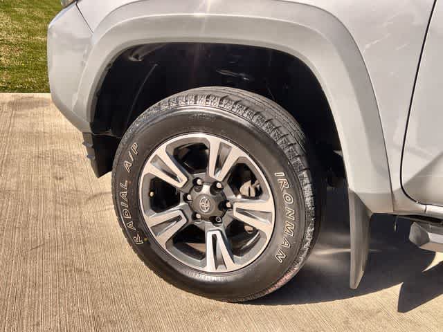 Thumbnail: 2019 Toyota Tacoma - 9