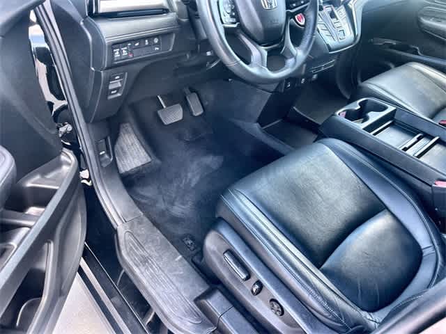 2022 Honda Odyssey Touring photo 3