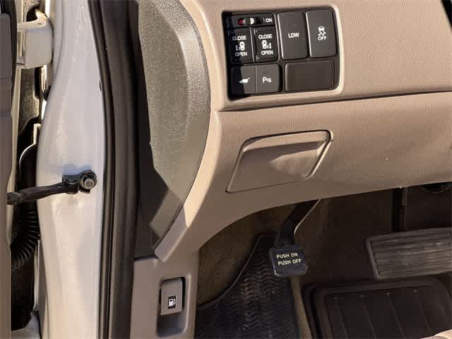 Thumbnail: 2015 Honda Odyssey - 29