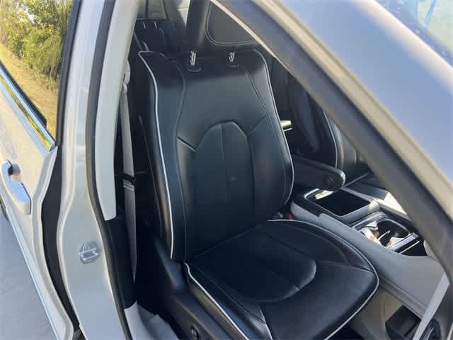 Thumbnail: 2021 Chrysler Pacifica - 12