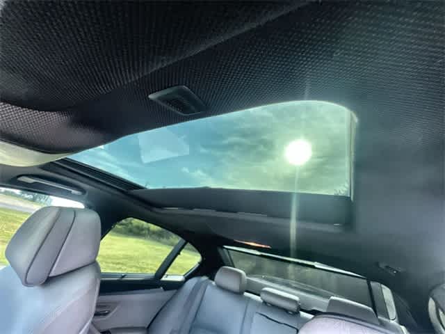 Thumbnail: 2012 BMW 5 Series - 31