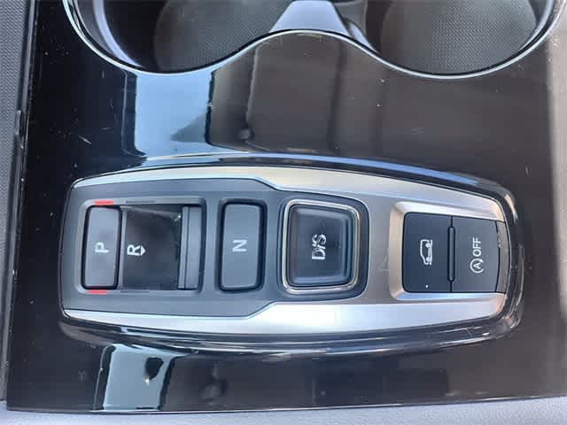 Thumbnail: 2017 Honda Pilot - 16
