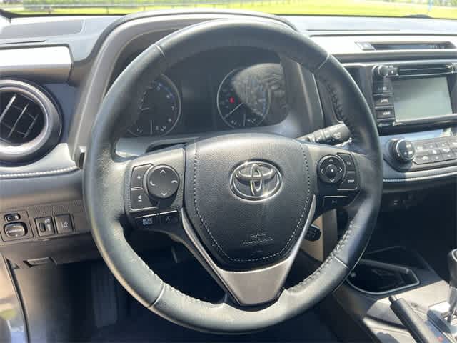 2018 Toyota RAV4 XLE 17