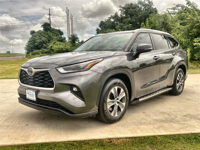 Thumbnail: 2022 Toyota Highlander - 1