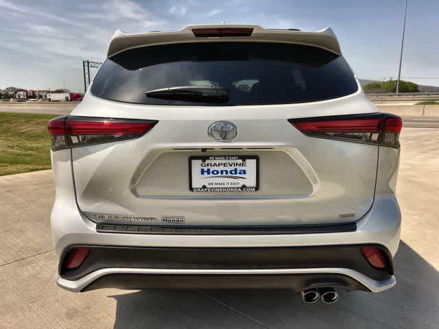 Thumbnail: 2023 Toyota Highlander - 6