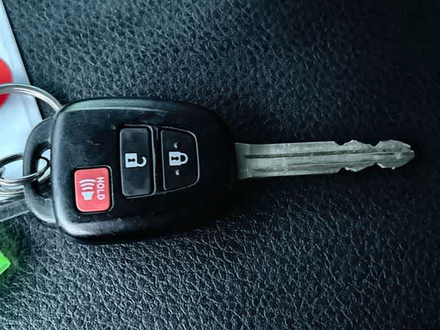 Thumbnail: 2023 Toyota Tacoma - 21