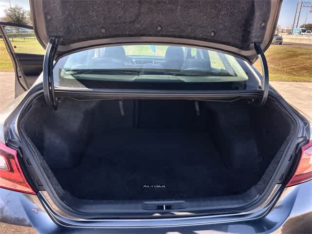 Thumbnail: 2017 Nissan Altima - 20