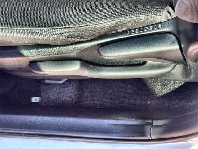 Thumbnail: 2013 Toyota RAV4 - 30