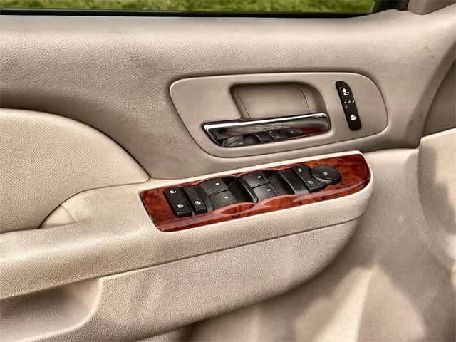 Thumbnail: 2014 Chevrolet Suburban - 29