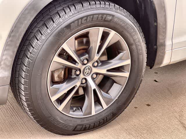 Thumbnail: 2018 Toyota Highlander - 9