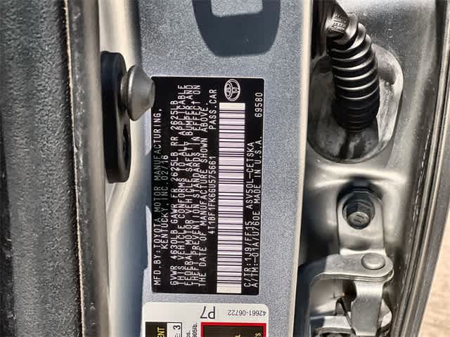2016 Toyota Camry SE 22