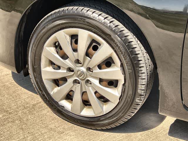 Thumbnail: 2015 Nissan Sentra - 9