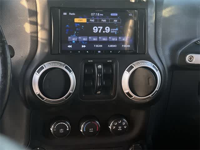 Thumbnail: 2016 Jeep Wrangler - 18