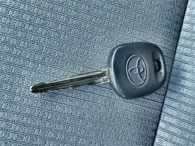 2016 Toyota Camry SE 21