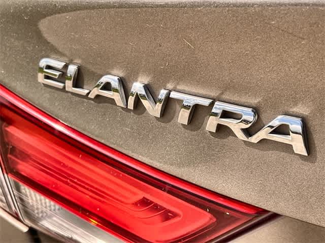 Thumbnail: 2014 Hyundai Elantra - 8