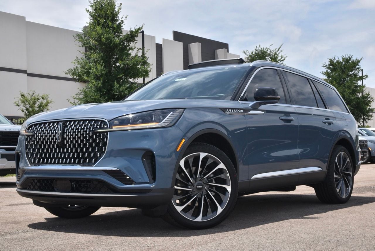 2026 Lincoln Aviator Reserve AWD's photo