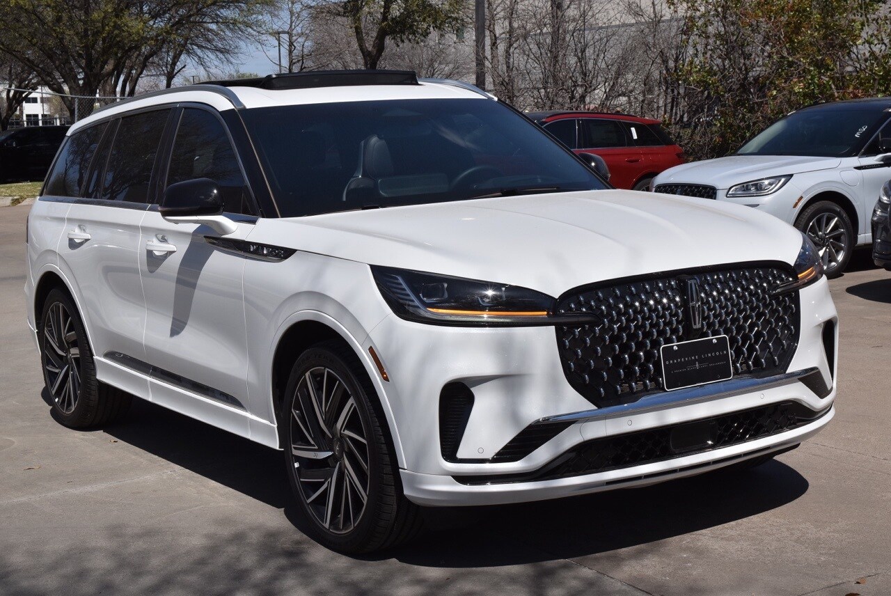 2025 Lincoln Aviator Black Label photo 3