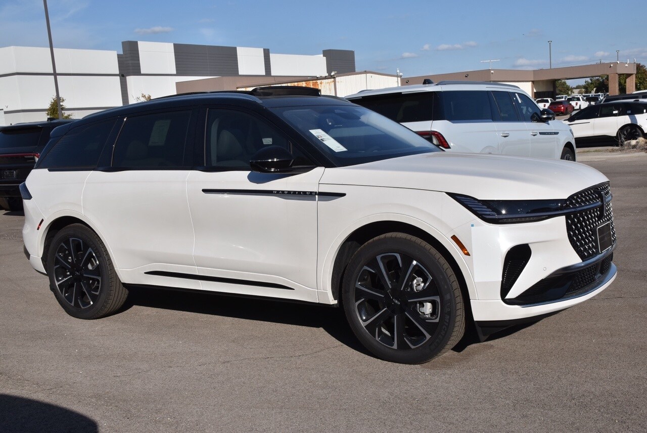 2026 Lincoln Nautilus Reserve photo 4