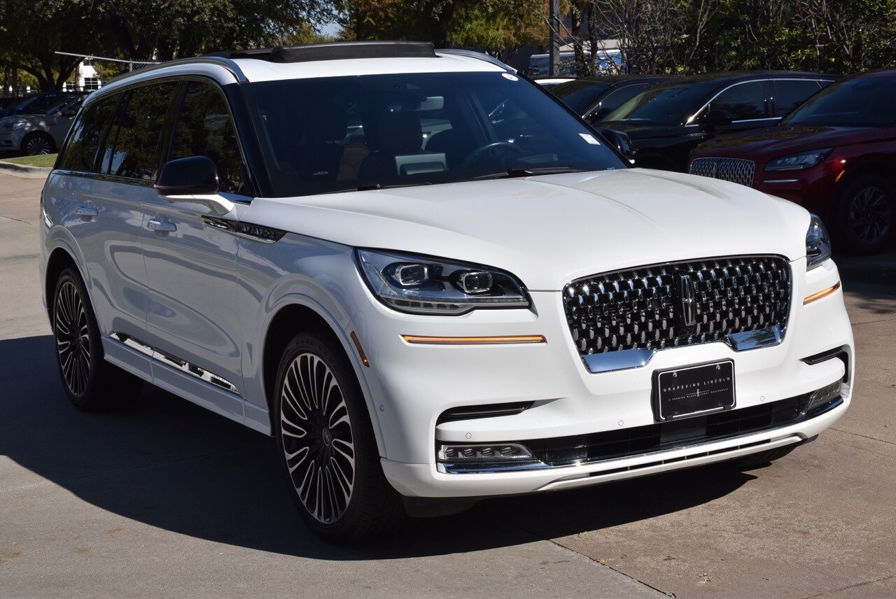 2023 Lincoln Aviator Black Label photo 2
