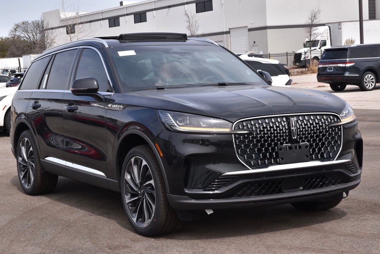 2025 Lincoln Aviator Reserve photo 3