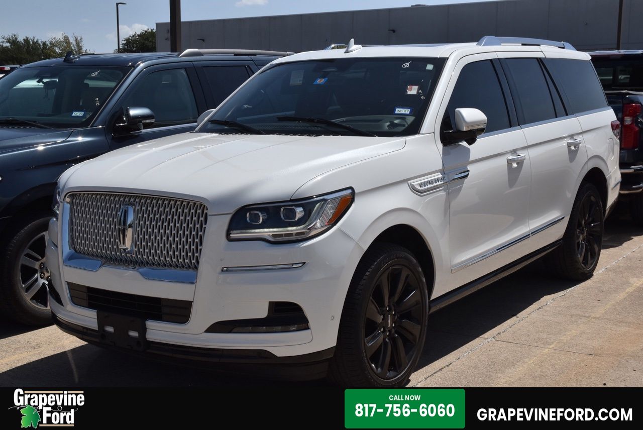 Pristine White Metallic Tri-Coat 2023 Lincoln Navigator SUV / Crossover Four-Wheel Drive Automatic