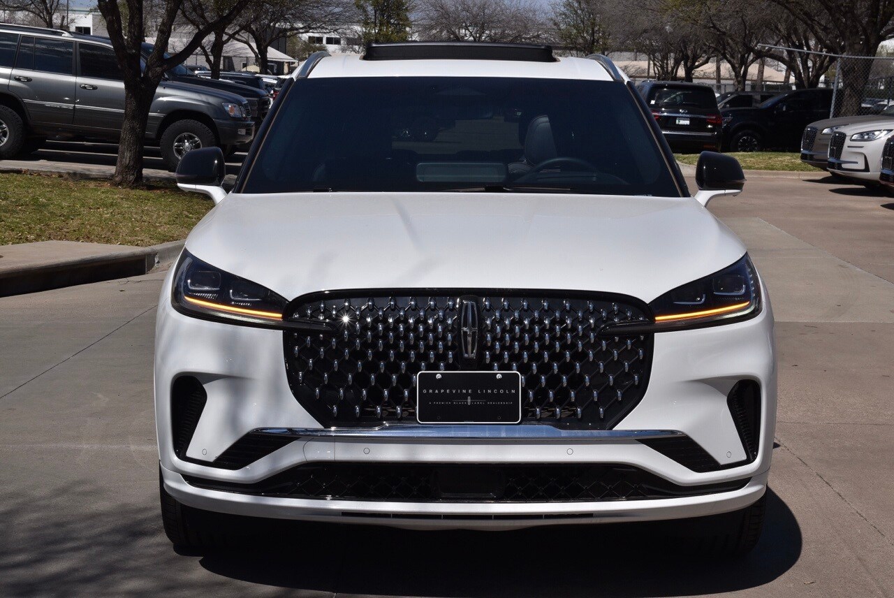 2025 Lincoln Aviator Black Label photo 2
