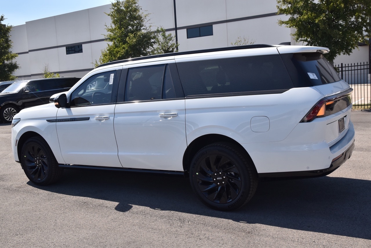 2025 Lincoln Navigator Reserve L - Photo 10