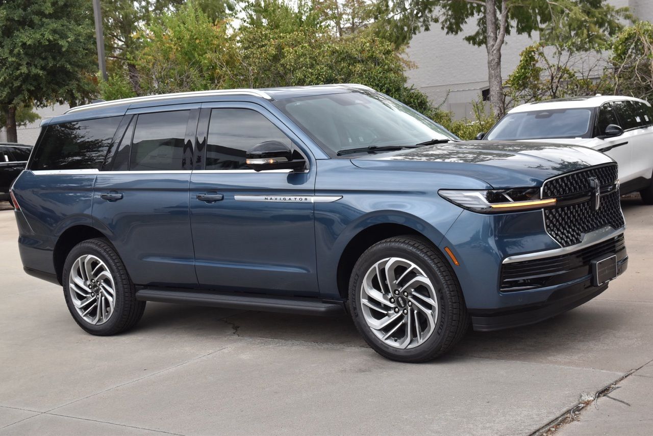 New 2027 Lincoln Navigator Premiere SUV