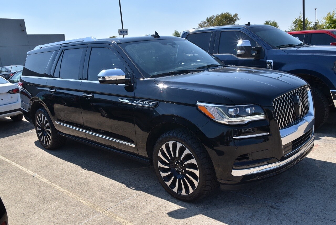 2022 Lincoln Navigator Black Label photo 3