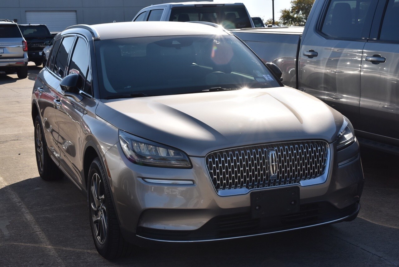 2020 Lincoln Corsair Standard photo 2