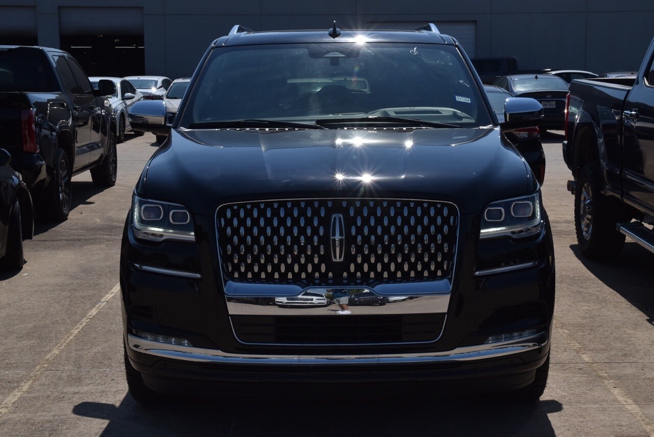 2022 Lincoln Navigator Black Label photo 2