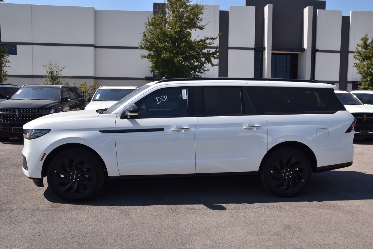 2025 Lincoln Navigator Reserve L - Photo 11