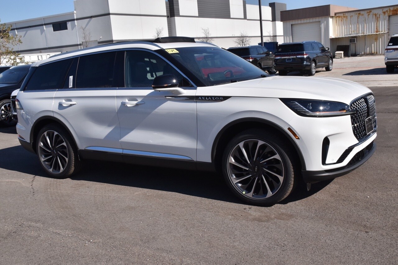 2025 Lincoln Aviator Reserve photo 4