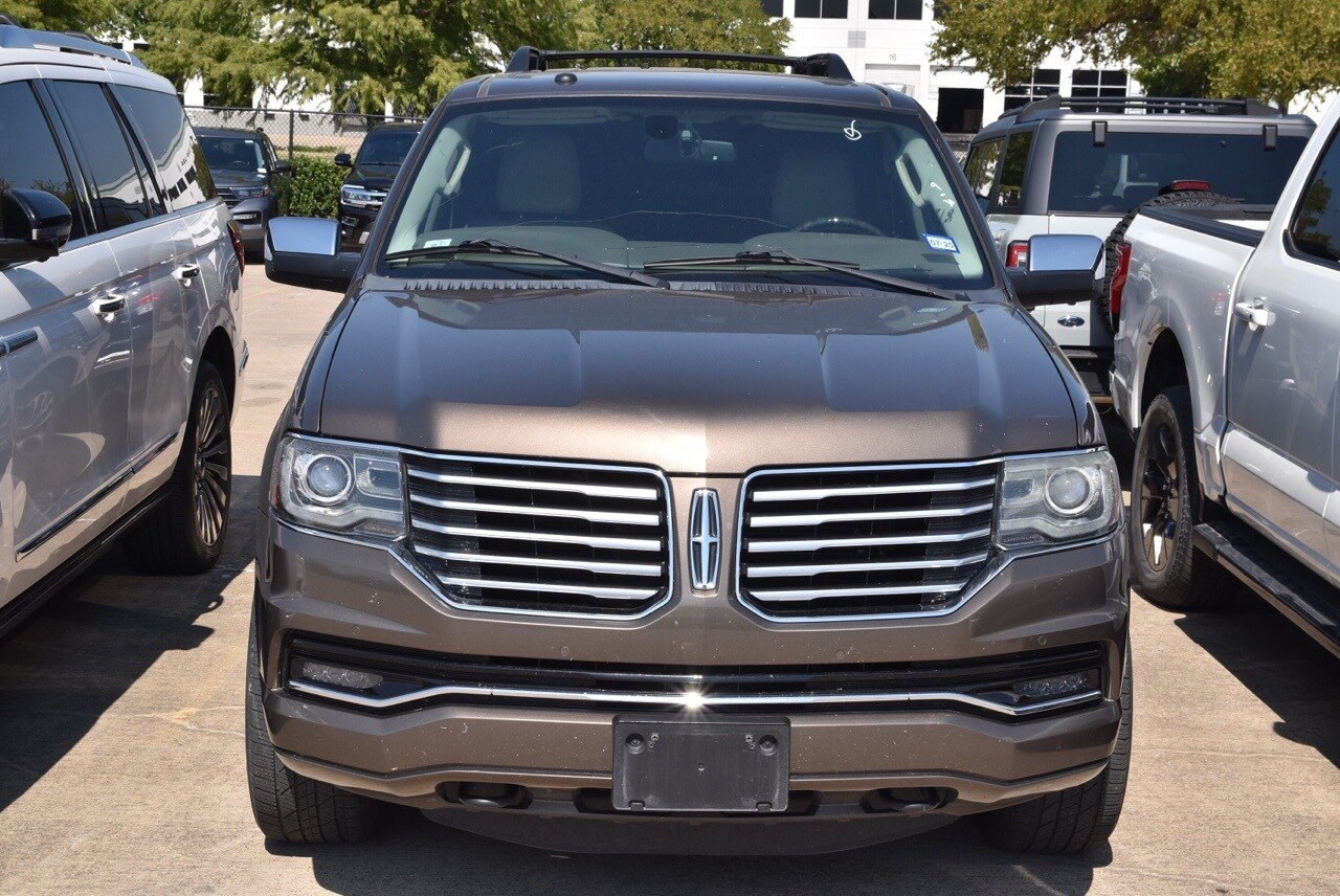 2016 Lincoln Navigator Select photo 2