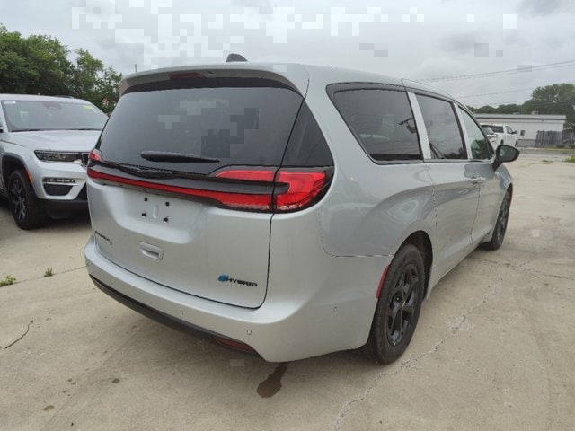 2024 Chrysler Pacifica Hybrid S Appearance Pkg 3