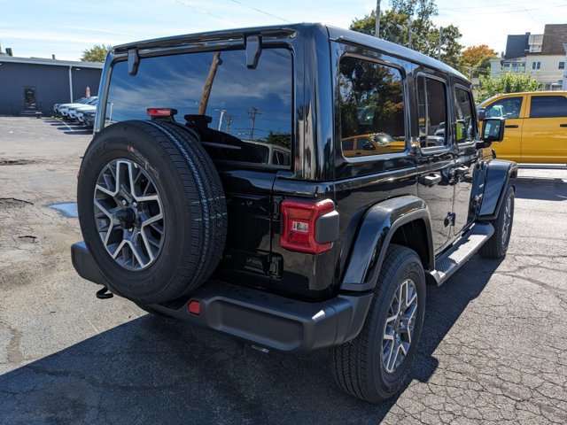 2024 Jeep Wrangler Sahara 3