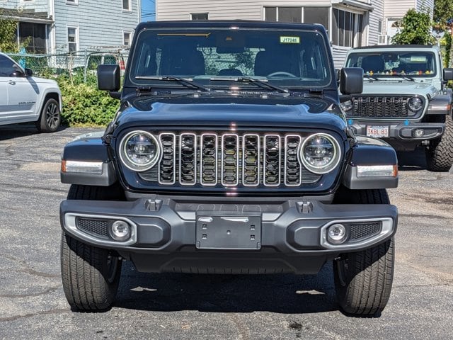 2024 Jeep Wrangler Sahara 8