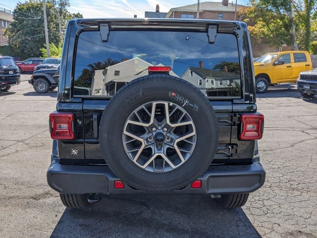 2024 Jeep Wrangler Sahara 4