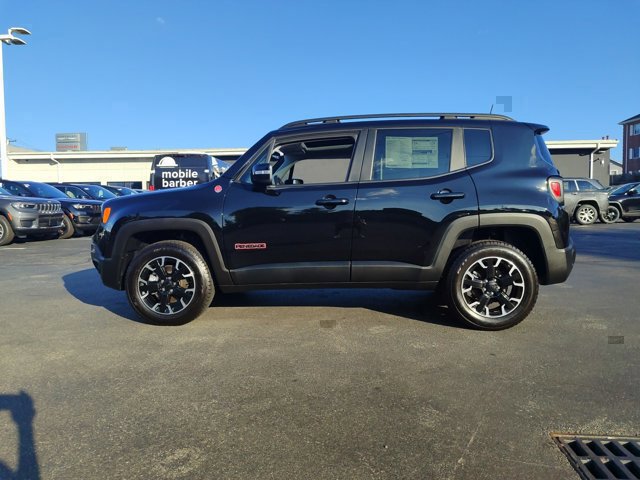 2023 Jeep Renegade Trailhawk 2