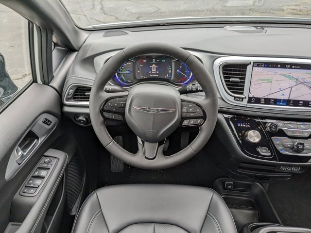 2024 Chrysler Pacifica Hybrid S Appearance Pkg 18