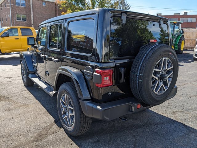 2024 Jeep Wrangler Sahara 5