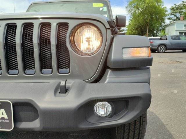 2023 Jeep Wrangler Sport Altitude 9