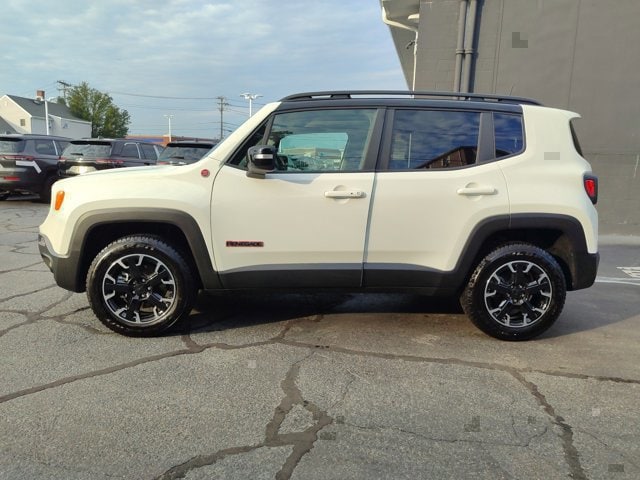 2023 Jeep Renegade Trailhawk 2