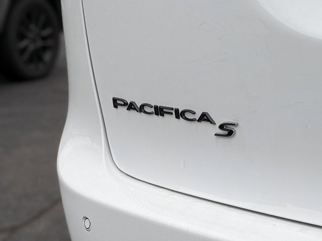 2024 Chrysler Pacifica Hybrid S Appearance Pkg 12