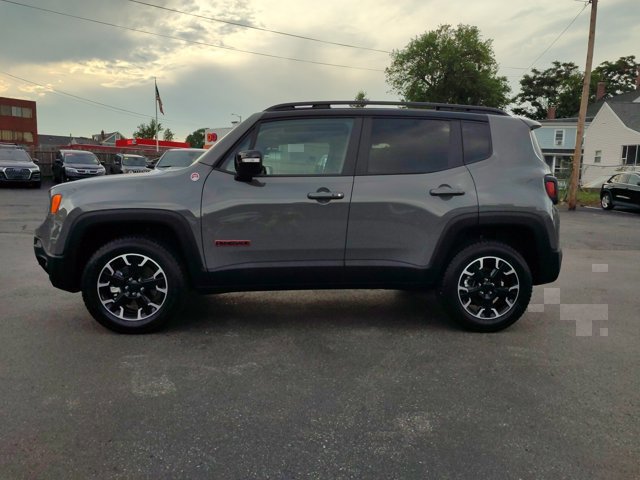 2023 Jeep Renegade Trailhawk 2