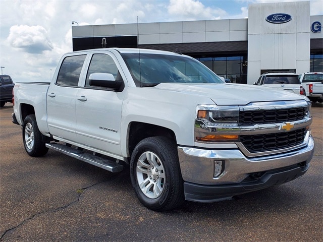 Used 2018 Chevrolet Silverado 1500 LT with VIN 3GCUKREC8JG582736 for sale in Brandon, MS