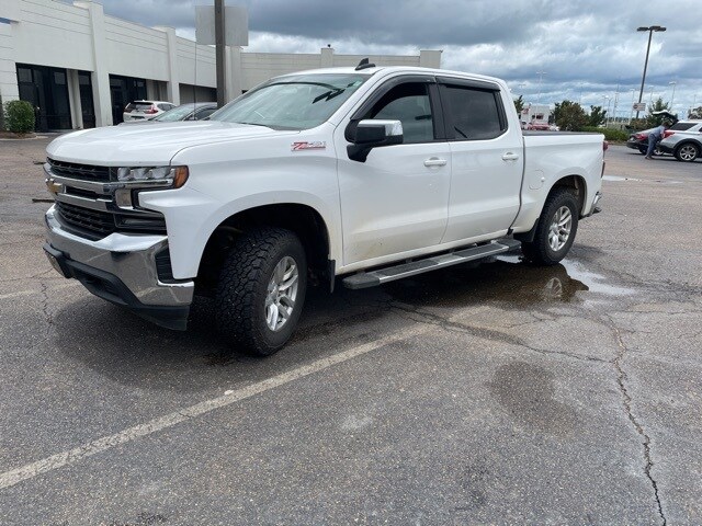 2019 Chevrolet Silverado 1500 LT photo 2