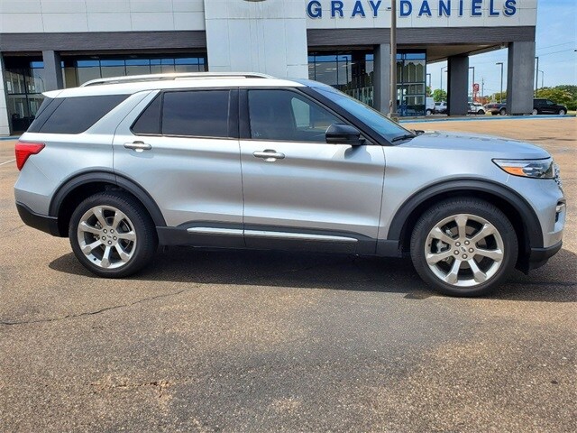 2020 Ford Explorer Platinum photo 2